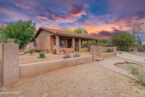 4760 W Tumacacori Dr, Amado, AZ 85645