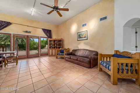 Living - 550 E Squirrel Tail Dr, Tucson, AZ 85704 photo 1 of 3