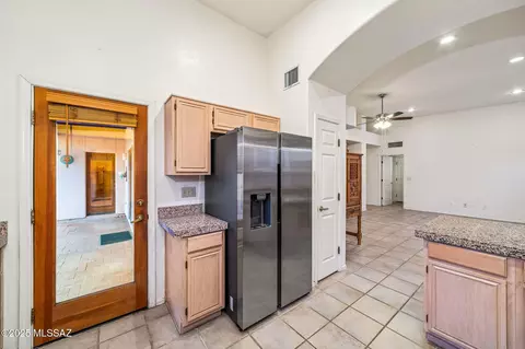 Kitchen - 550 E Squirrel Tail Dr, Tucson, AZ 85704 photo 4 of 4