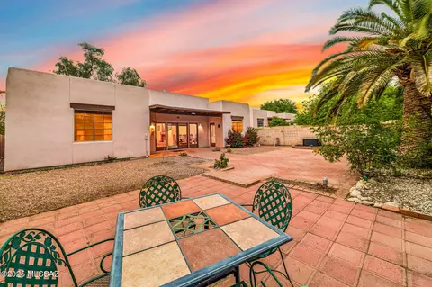 Exterior - 550 E Squirrel Tail Dr, Tucson, AZ 85704 photo 2 of 7