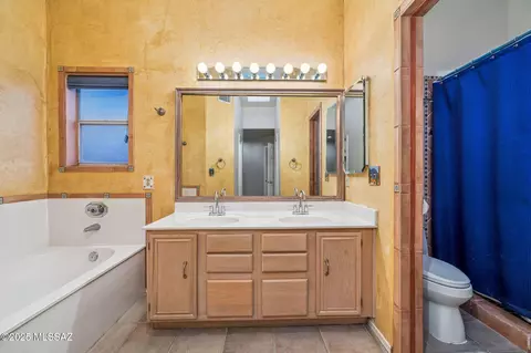 Bath - 550 E Squirrel Tail Dr, Tucson, AZ 85704 photo 1 of 4