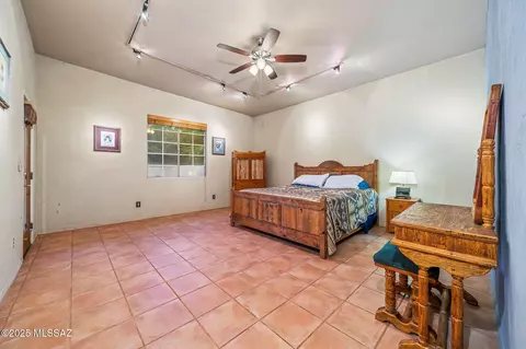 Bedroom - 550 E Squirrel Tail Dr, Tucson, AZ 85704 photo 1 of 5