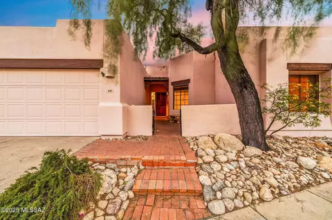 550 E Squirrel Tail Dr, Tucson, AZ 85704