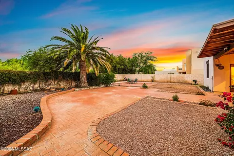 Exterior - 550 E Squirrel Tail Dr, Tucson, AZ 85704 photo 3 of 7