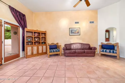 Living - 550 E Squirrel Tail Dr, Tucson, AZ 85704 photo 2 of 3