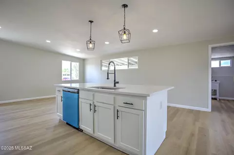 8281 E 18th St E, Tucson, AZ 85710 photo 9