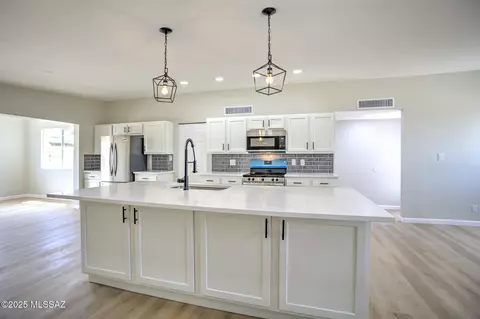 8281 E 18th St E, Tucson, AZ 85710 photo 5