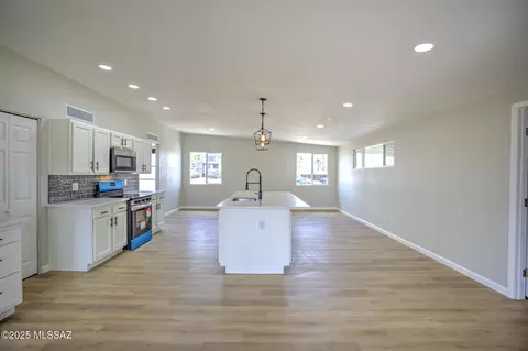 8281 E 18th St E, Tucson, AZ 85710 photo 11