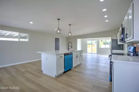 8281 E 18th St E, Tucson, AZ 85710 photo 10