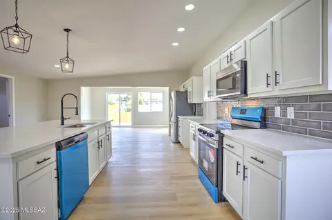 8281 E 18th St E, Tucson, AZ 85710 photo 4