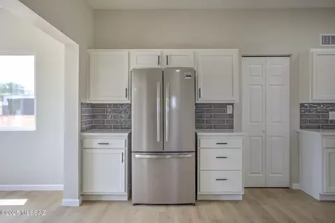 8281 E 18th St E, Tucson, AZ 85710 photo 8