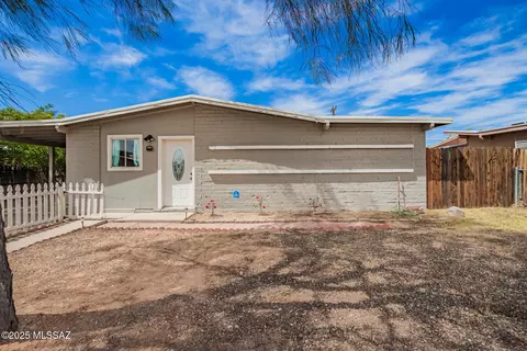 3739 E Sylvane St, Tucson, AZ 85713