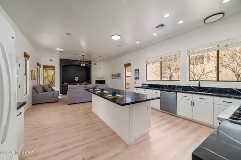 11569 Mountain Breeze Dr, Tucson, AZ 85737