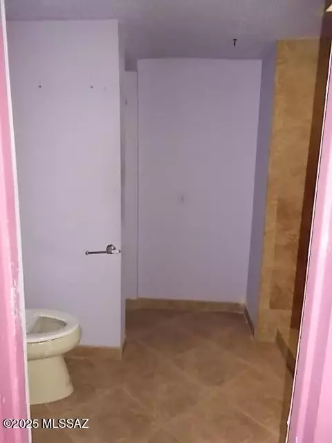 Bath - 208 S Granada St, Willcox, AZ 85643 photo 1 of 2
