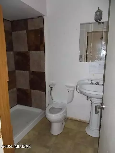 Bath - 208 S Granada St, Willcox, AZ 85643 photo 2 of 2