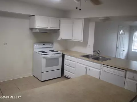 6661 E Barrow St, Tucson, AZ 85730