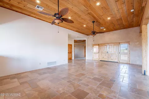 Living - 12101 E Thunderhead Ranch Rd, Tucson, AZ 85747 photo 5 of 6
