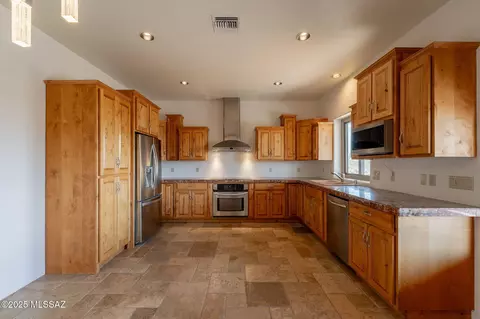 Kitchen - 12101 E Thunderhead Ranch Rd, Tucson, AZ 85747 photo 1 of 7