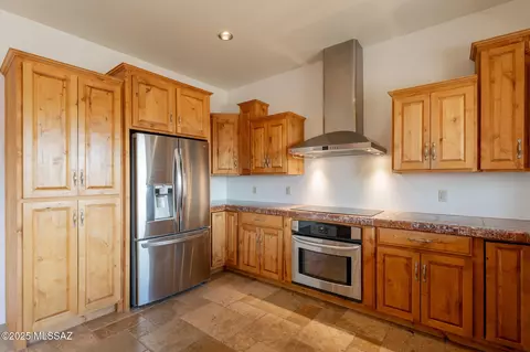 Kitchen - 12101 E Thunderhead Ranch Rd, Tucson, AZ 85747 photo 3 of 7
