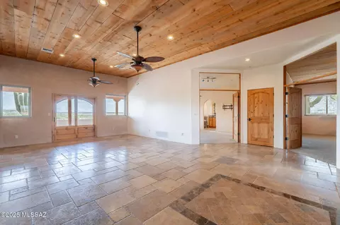 Living - 12101 E Thunderhead Ranch Rd, Tucson, AZ 85747 photo 2 of 6