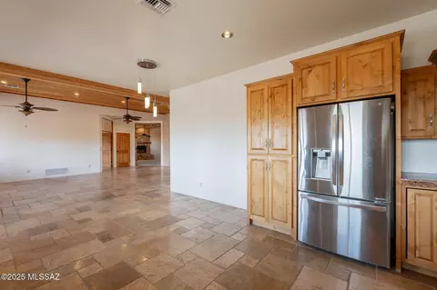 Kitchen - 12101 E Thunderhead Ranch Rd, Tucson, AZ 85747 photo 5 of 7