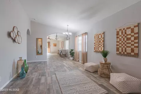9536 N Scarlet Tanager Ln, Tucson, AZ 85742