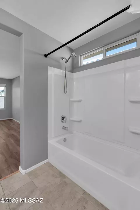 Bath - 14241 E Bolster Dr, Vail, AZ 85641 photo 2 of 5