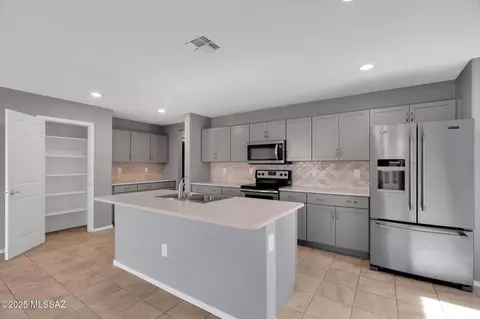 Kitchen - 14241 E Bolster Dr, Vail, AZ 85641 photo 2 of 4