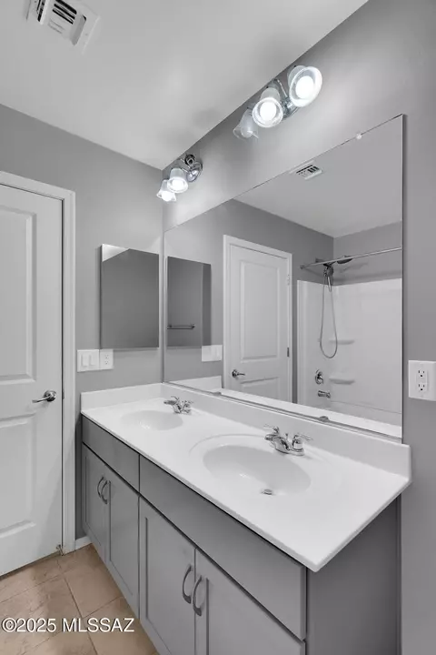 Bath - 14241 E Bolster Dr, Vail, AZ 85641 photo 4 of 5