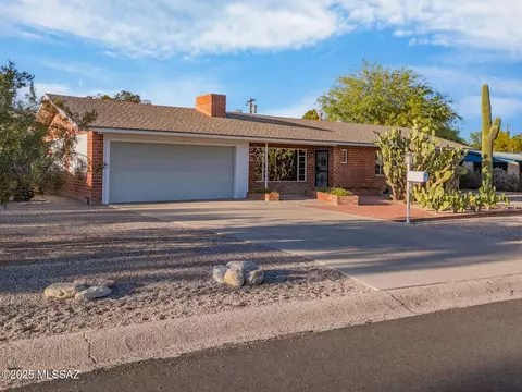 5731 E Holmes St, Tucson, AZ 85711