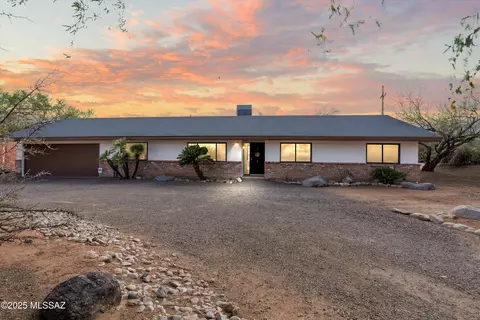 1241 W Cananea Cir, Tucson, AZ 85704