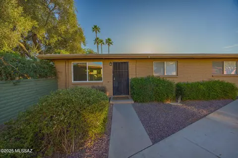3025 E Blacklidge Dr, Tucson, AZ 85716