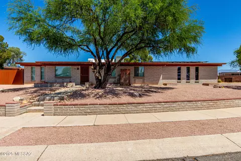 7725 E Silver Beech Dr, Tucson, AZ 85730