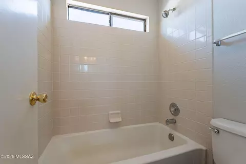 Bath - 9531 E Lochnay Ln, Tucson, AZ 85747 photo 3 of 4