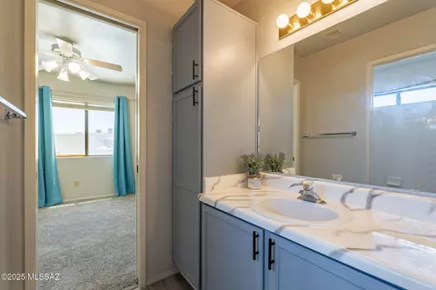 Bath - 9531 E Lochnay Ln, Tucson, AZ 85747 photo 2 of 4