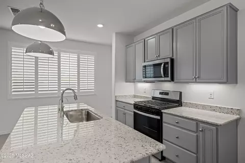 Kitchen - 1126 E Cairn St, Tucson, AZ 85719 photo 1 of 3