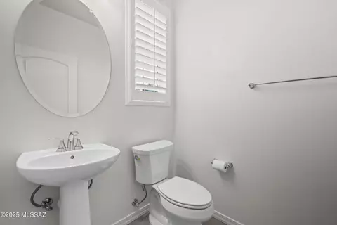 Bath - 1126 E Cairn St, Tucson, AZ 85719 photo 1 of 3