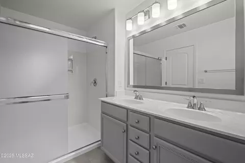 Bath - 1126 E Cairn St, Tucson, AZ 85719 photo 3 of 3