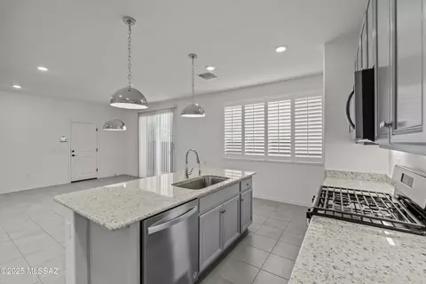 Entry Way - 1126 E Cairn St, Tucson, AZ 85719 photo 2 of 2