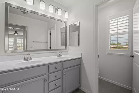 Bath - 1126 E Cairn St, Tucson, AZ 85719 photo 2 of 3
