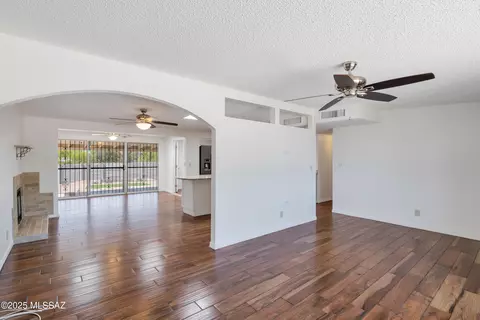 Living - 8105 E Beverly St, Tucson, AZ 85710 photo 8 of 9