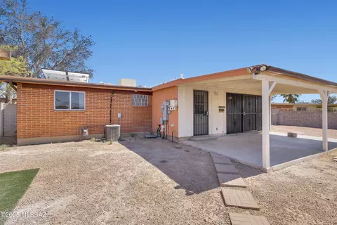 Exterior - 8105 E Beverly St, Tucson, AZ 85710 photo 5 of 9