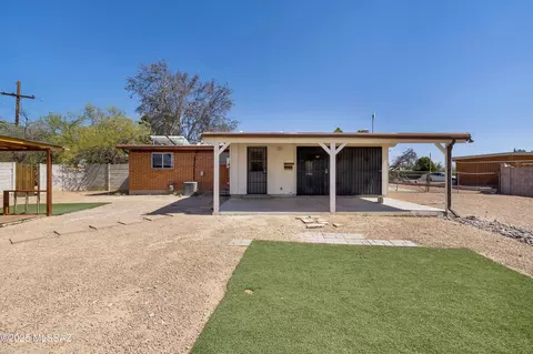 Exterior - 8105 E Beverly St, Tucson, AZ 85710 photo 2 of 9