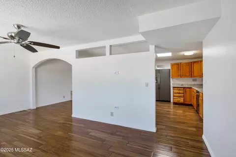 Living - 8105 E Beverly St, Tucson, AZ 85710 photo 3 of 9