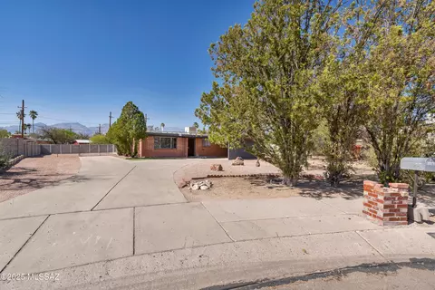 Exterior - 8105 E Beverly St, Tucson, AZ 85710 photo 8 of 9