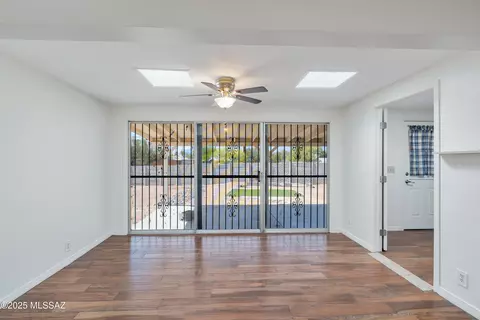 Living - 8105 E Beverly St, Tucson, AZ 85710 photo 2 of 9