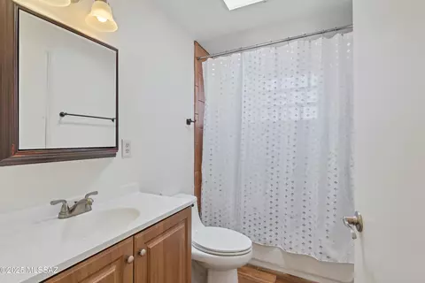 Bath - 8105 E Beverly St, Tucson, AZ 85710 photo 1 of 2