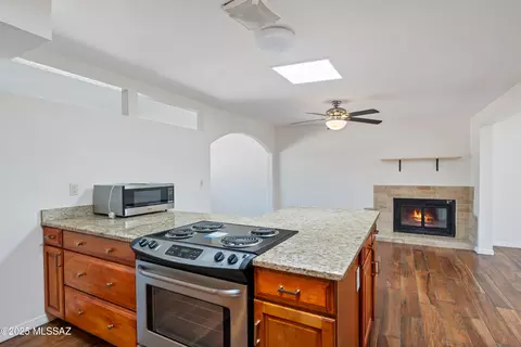 Kitchen - 8105 E Beverly St, Tucson, AZ 85710 photo 2 of 7