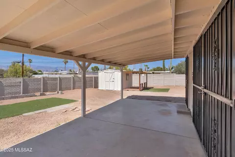 Exterior - 8105 E Beverly St, Tucson, AZ 85710 photo 7 of 9