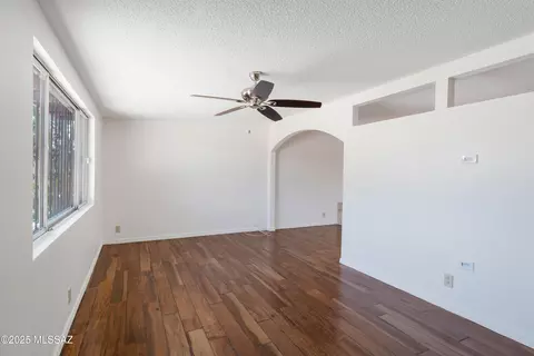 Living - 8105 E Beverly St, Tucson, AZ 85710 photo 1 of 9